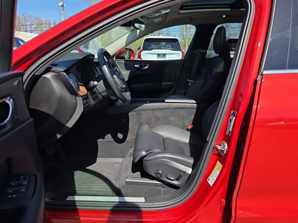 Used 2020 Volvo XC60 T5 Inscription w/ Protection Package Premier image 4