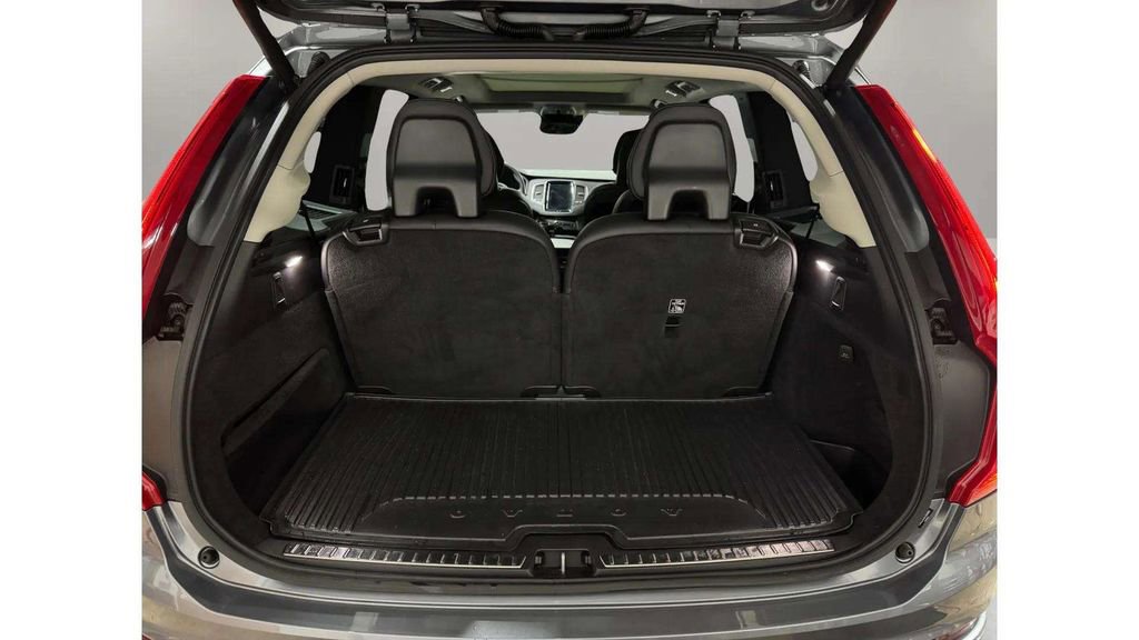 Used 2020 Volvo XC90 T6 Momentum w/ Protection Package image 28