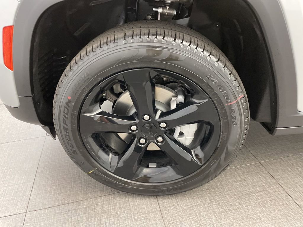 New 2025 Jeep Grand Cherokee Limited w/ Black Appearance Package image 10