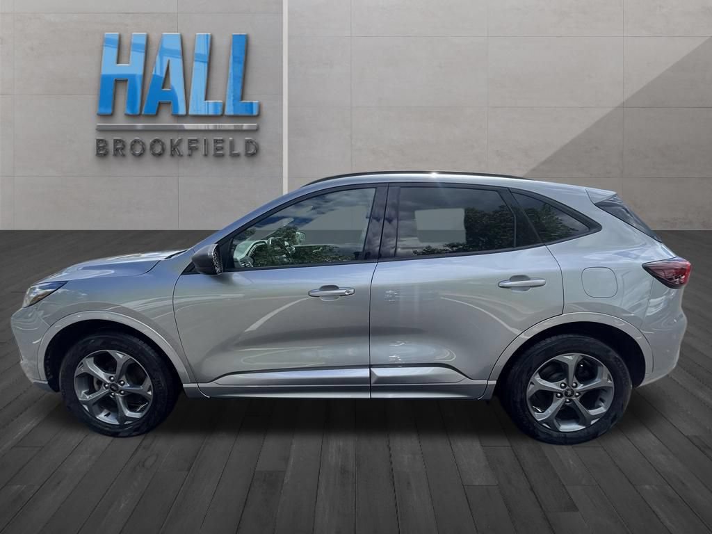 Used 2024 Ford Escape ST-Line w/ Tech Pack #1 AWD/4WD image 2