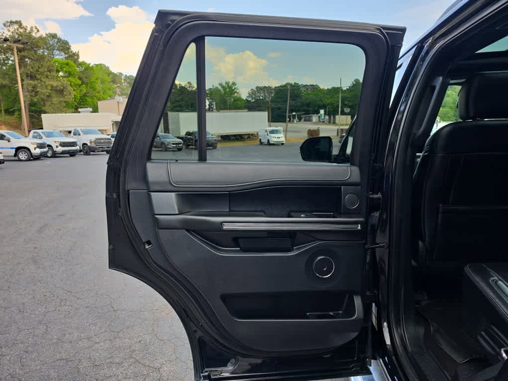 Used 2019 Ford Expedition XLT w/ Equipment Group 202A AWD/4WD image 29