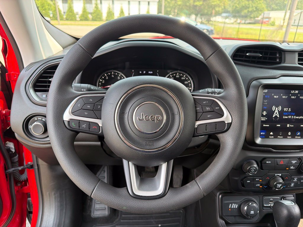 Used 2023 Jeep Renegade Latitude AWD/4WD image 15