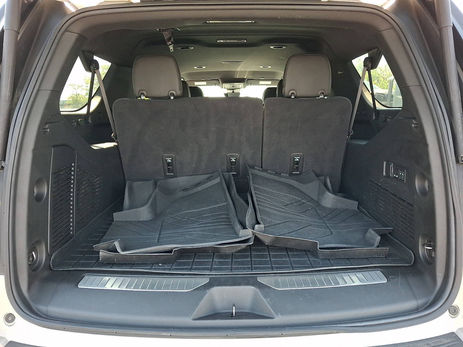 Certified 2024 Chevrolet Suburban Premier AWD/4WD image 31