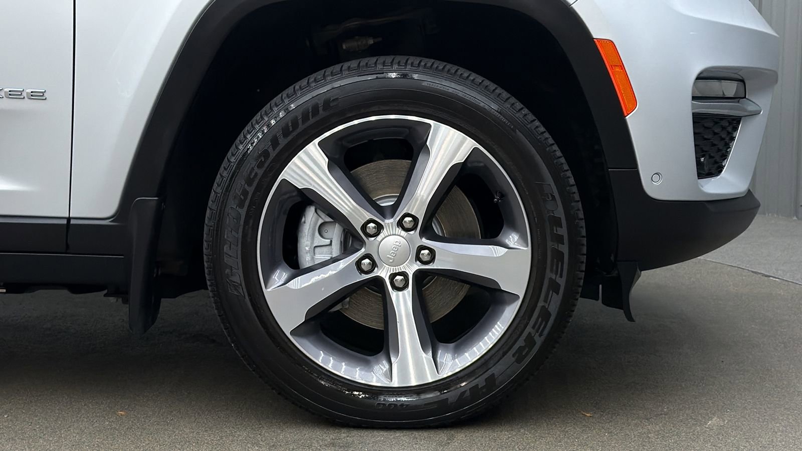 Used 2024 Jeep Grand Cherokee Limited 4xe w/ Luxury Tech Group II AWD/4WD image 9