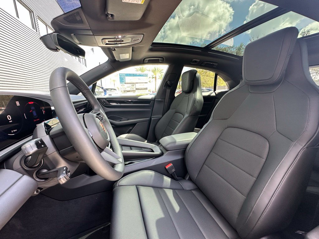 Used 2026 Porsche Macan Electric RWD image 5