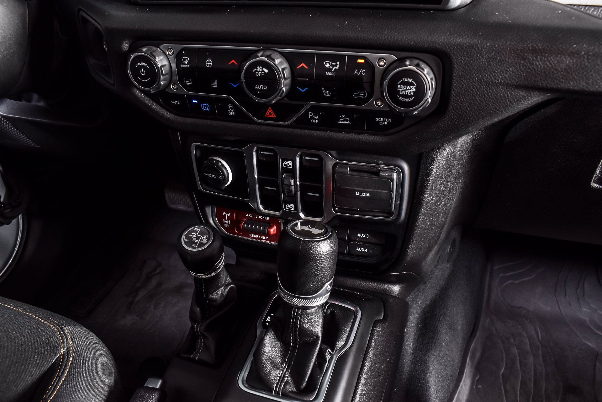 Used 2024 Jeep Wrangler Unlimited AWD/4WD image 23