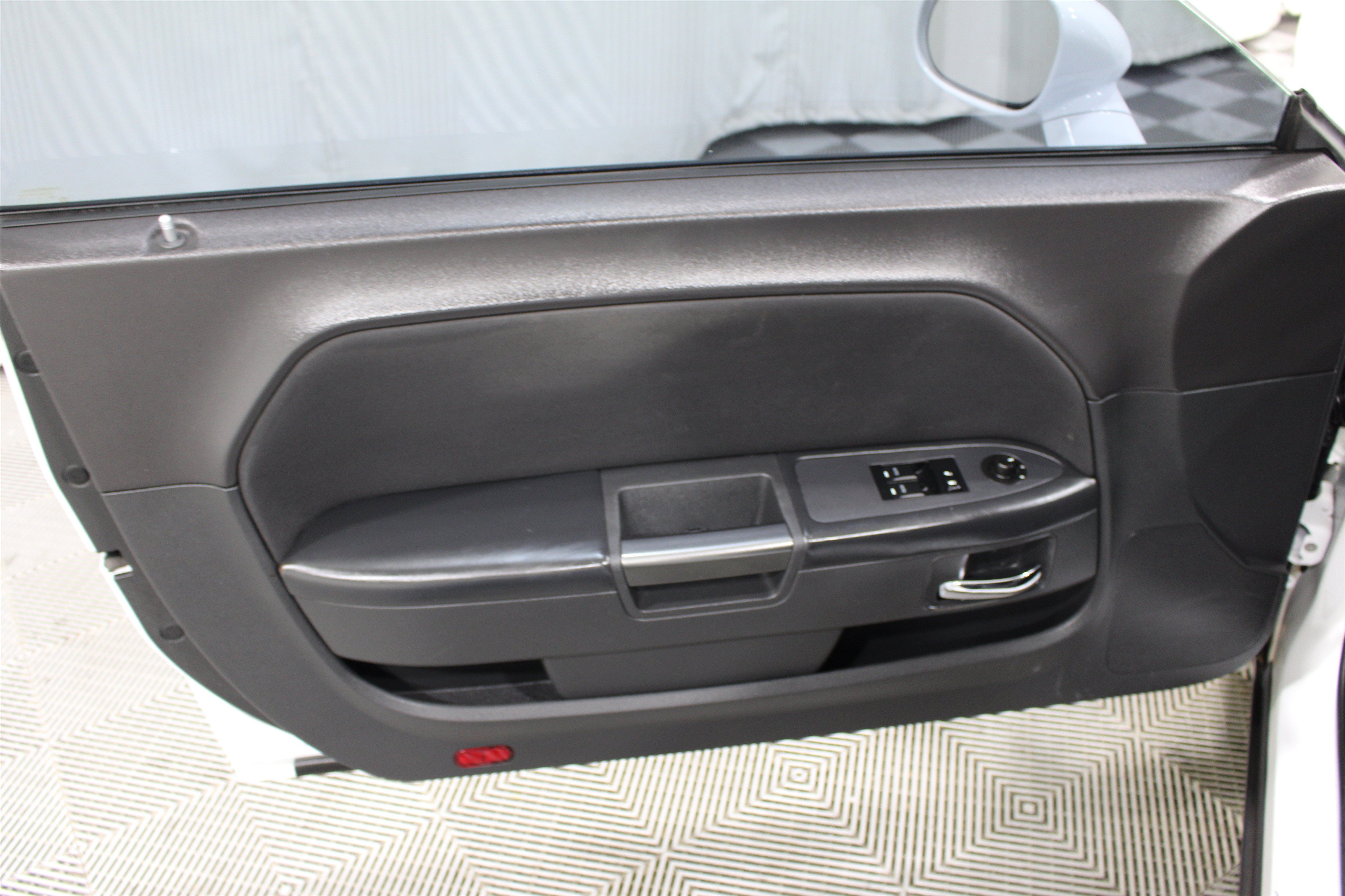Used 2014 Dodge Challenger SXT RWD image 6