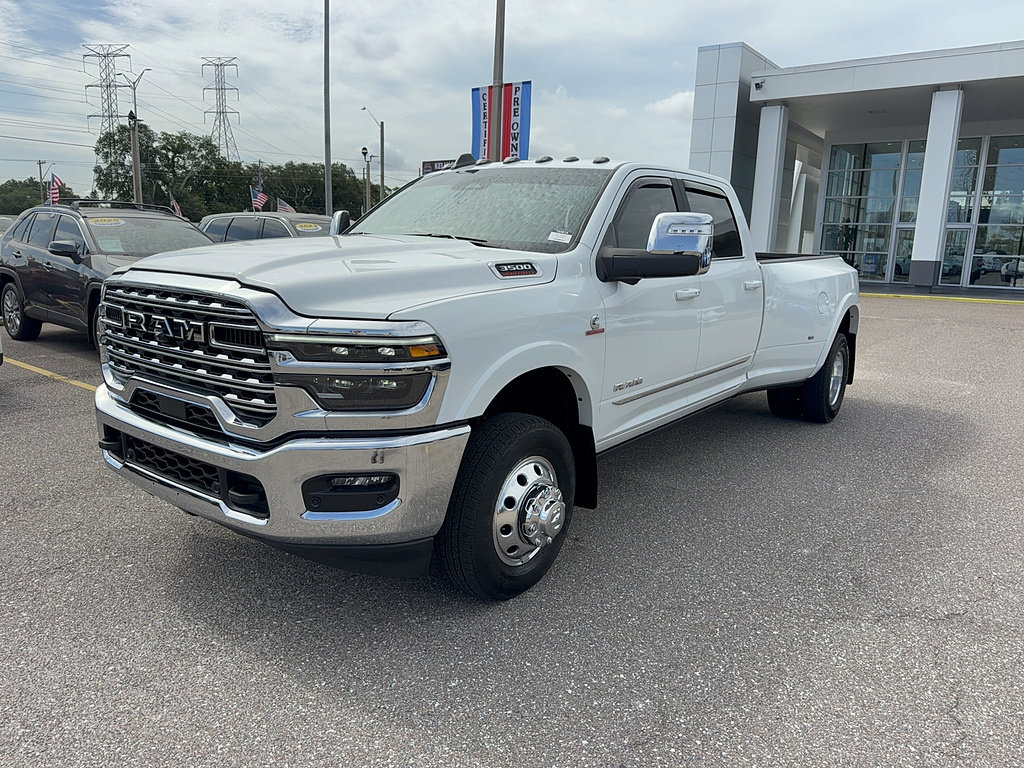 Used 2025 RAM 3500 Limited AWD/4WD image 2