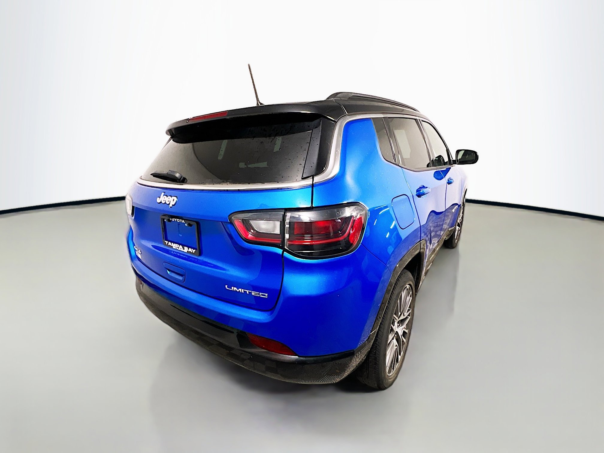 Used 2023 Jeep Compass Limited w/ Elite Group image 4