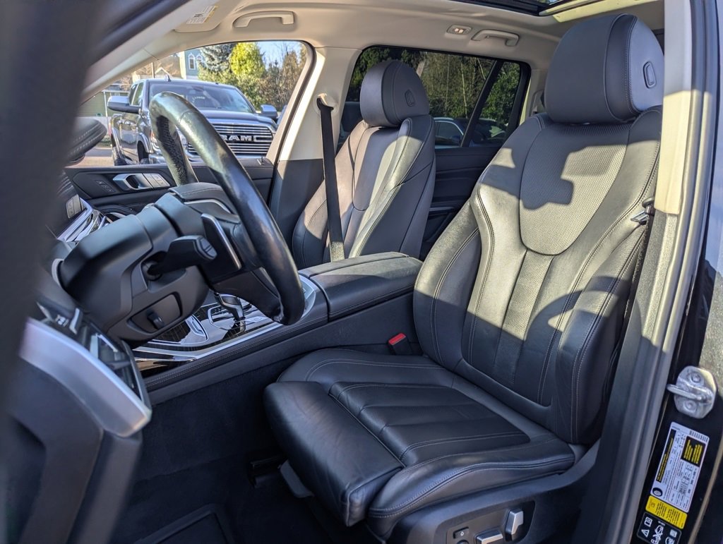 Used 2020 BMW X7 xDrive40i w/ Cold Weather Package image 29