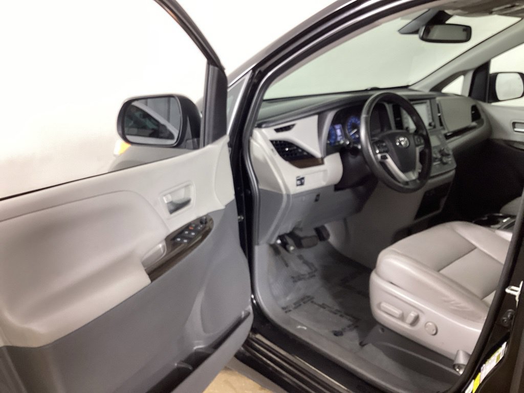 Used 2020 Toyota Sienna XLE FWD image 9