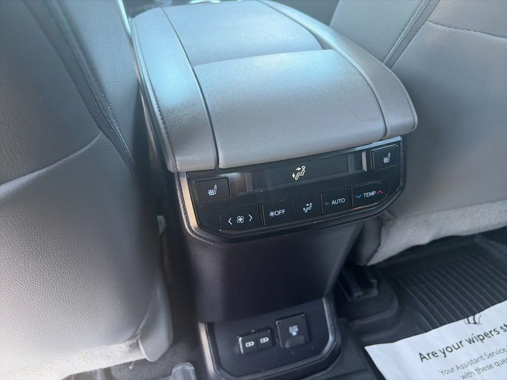 Used 2025 Toyota Highlander Platinum AWD/4WD image 15