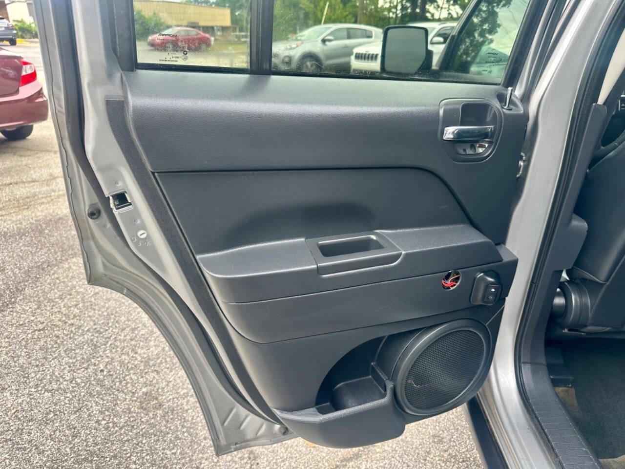 Used 2016 Jeep Patriot Sport FWD image 13