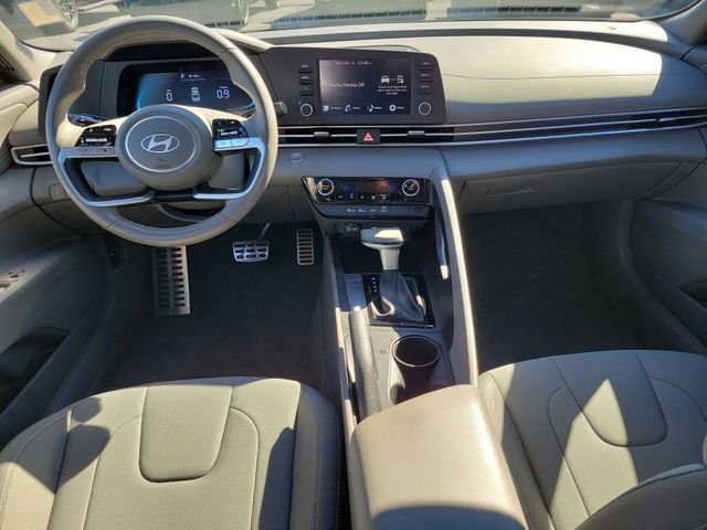 Used 2025 Hyundai Elantra Sport image 15
