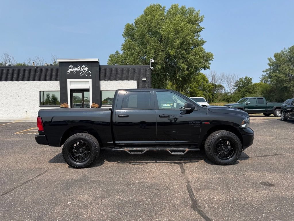Used 2019 RAM 1500 Classic SLT w/ Black Appearance Group AWD/4WD image 3