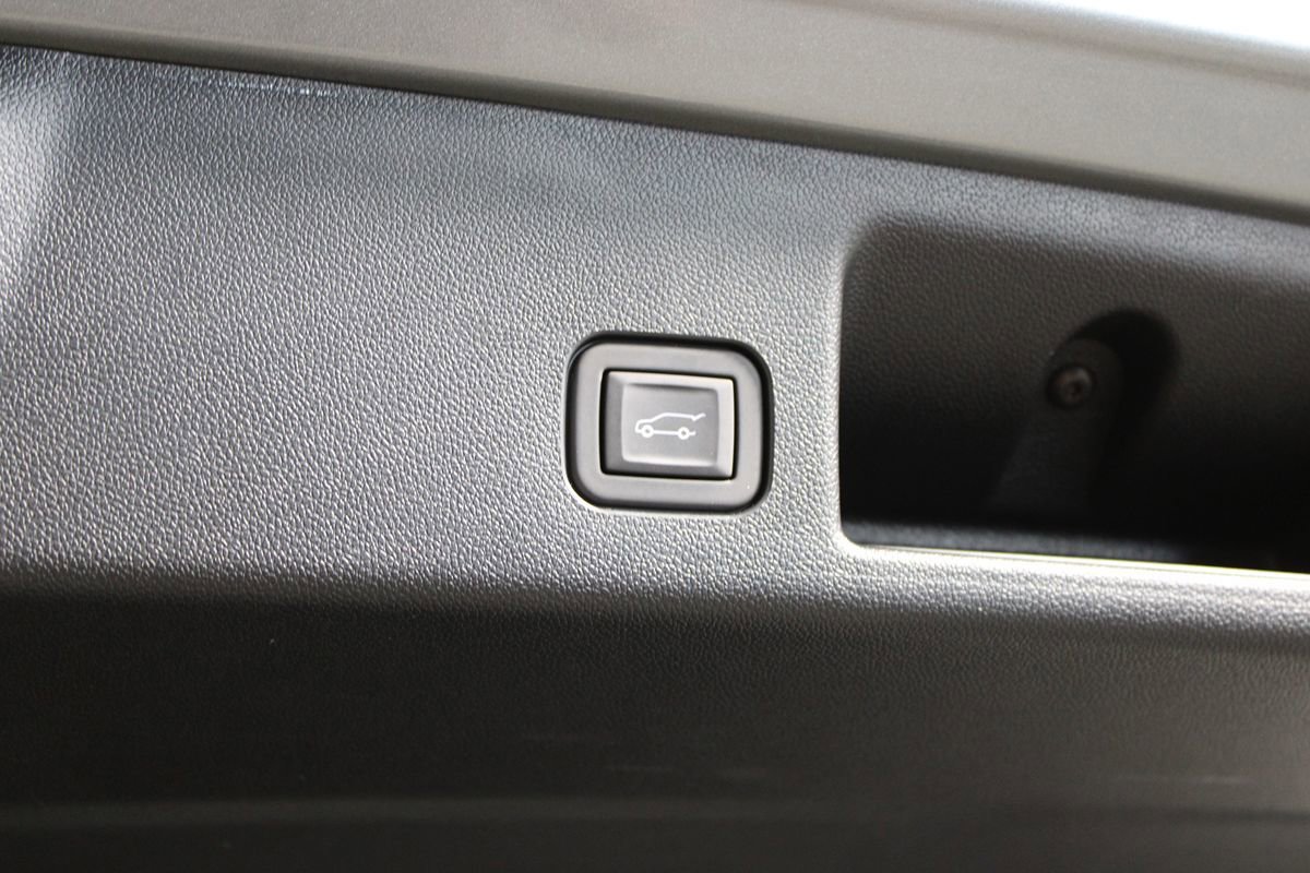 Used 2024 Chevrolet Equinox EV RS FWD image 33