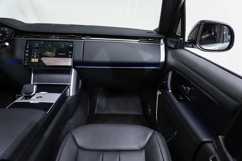 Used 2025 Land Rover Range Rover SE AWD/4WD image 17