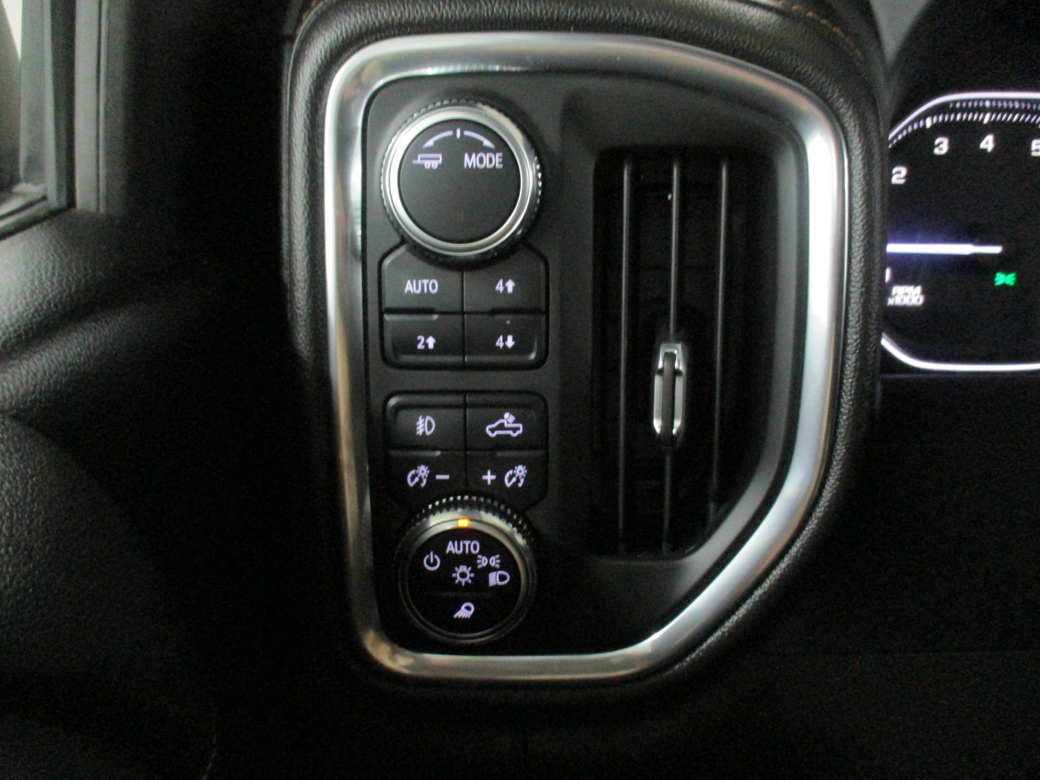 Certified 2022 GMC Sierra 1500 AT4 w/ AT4 Premium Package AWD/4WD image 27