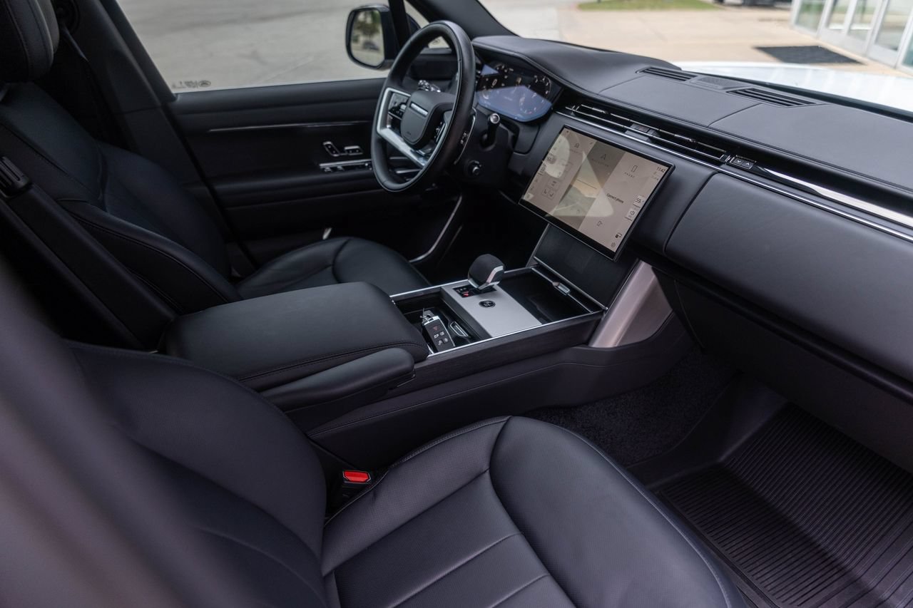 Used 2025 Land Rover Range Rover Long Wheelbase Autobiography AWD/4WD image 46