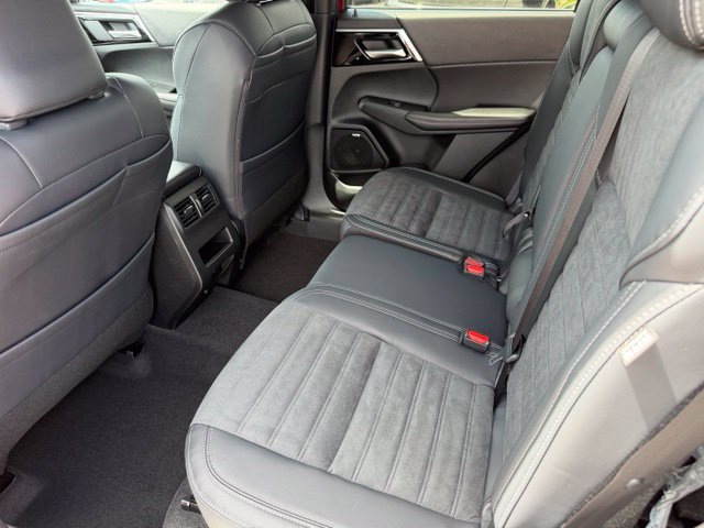 New 2026 Mitsubishi Outlander LE FWD image 16