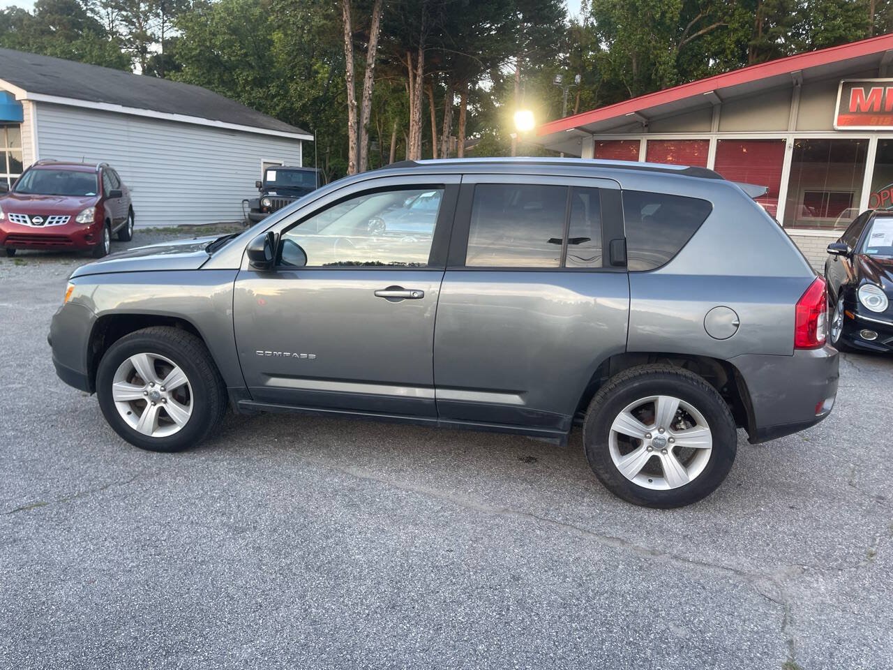 Used 2013 Jeep Compass Latitude AWD/4WD image 8
