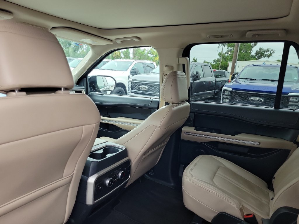 Used 2024 Ford Expedition Limited RWD image 19