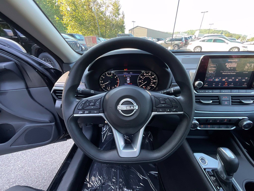 Used 2025 Nissan Altima 2.5 SV FWD image 10