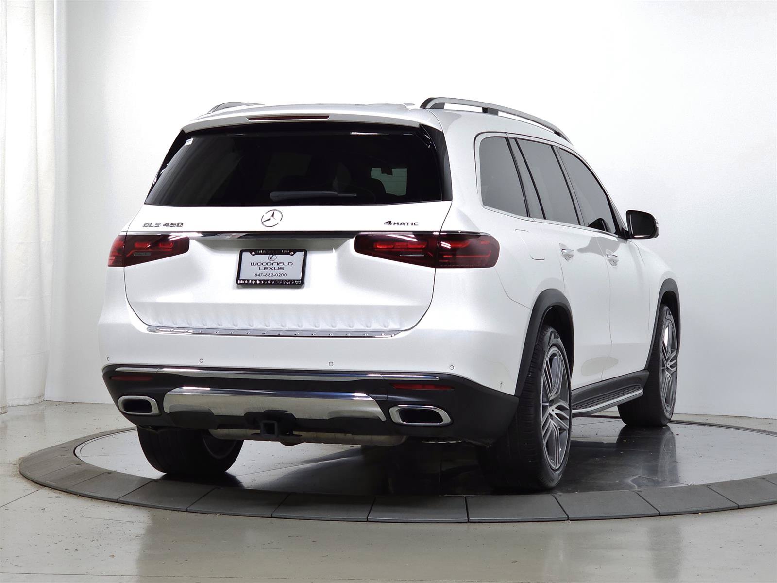 Used 2024 Mercedes-Benz GLS 450 4MATIC image 10