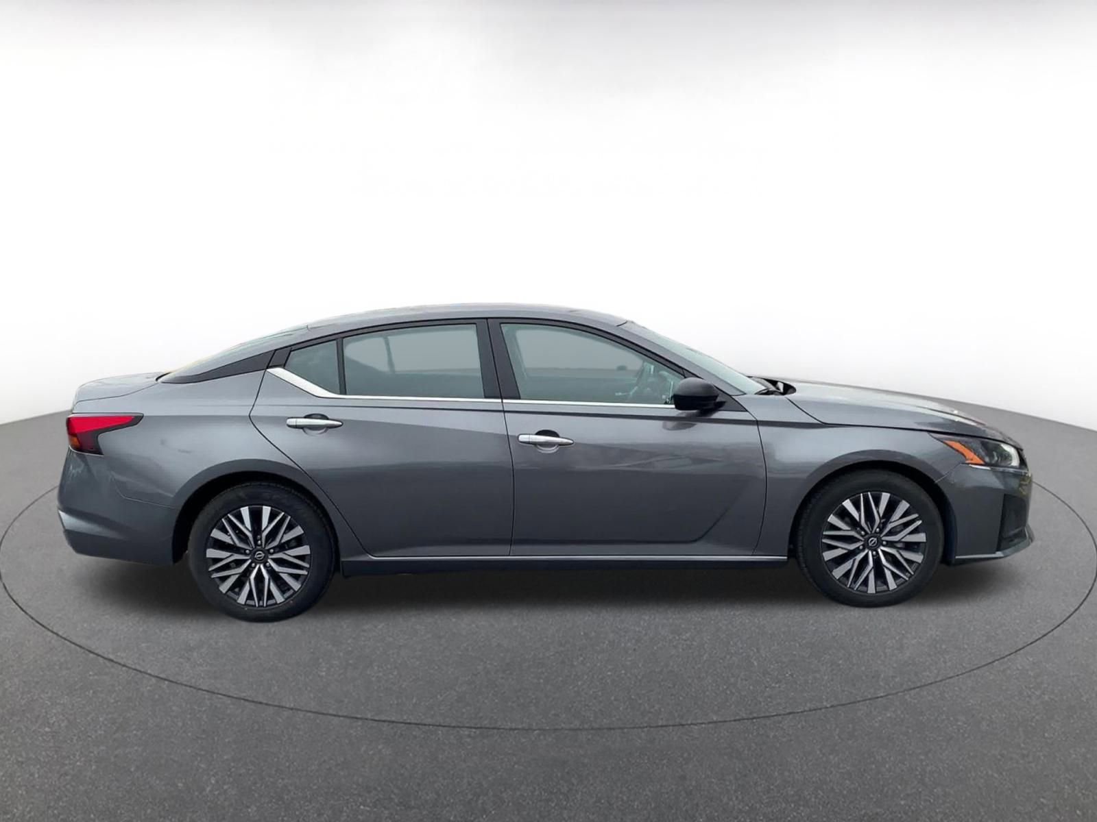 Used 2025 Nissan Altima 2.5 SV image 16