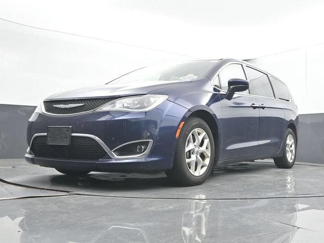 Used 2017 Chrysler Pacifica Touring Plus w/ Tire & Wheel Group FWD image 26