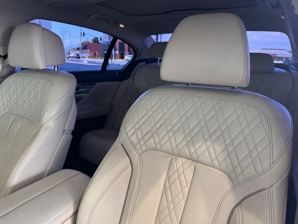 Used 2016 BMW 750i RWD image 22
