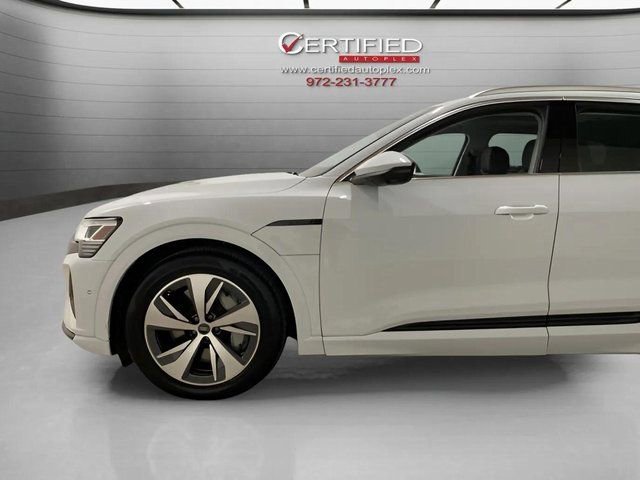 Used 2024 Audi Q8 e-tron Premium Plus w/ Premium Plus Package image 95