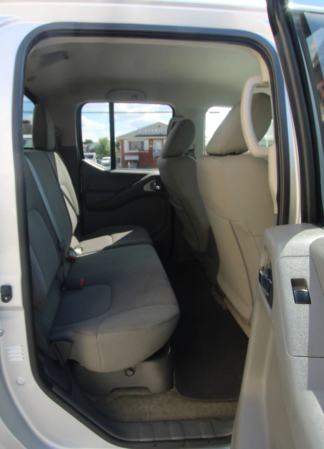 Used 2018 Nissan Frontier SV AWD/4WD image 12