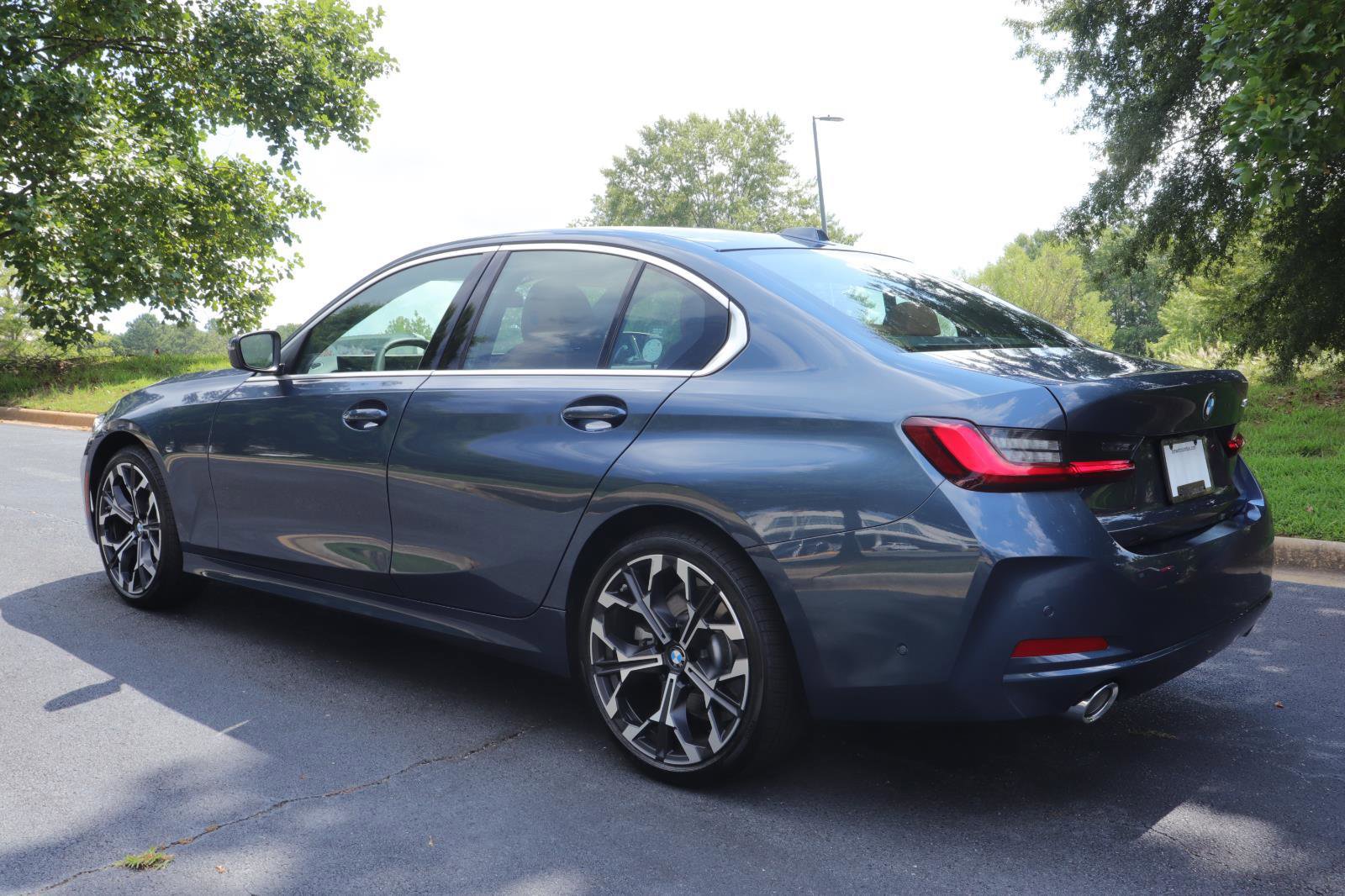 New 2025 BMW 330i Sedan w/ Convenience Package image 6