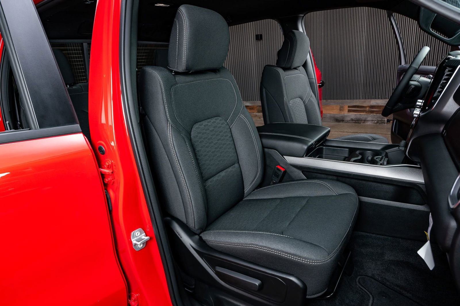 Used 2025 RAM 1500 Big Horn image 31