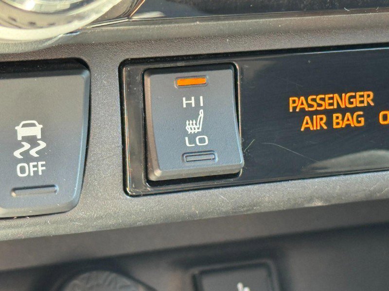 Used 2021 Toyota RAV4 XLE w/ Convenience Package image 20