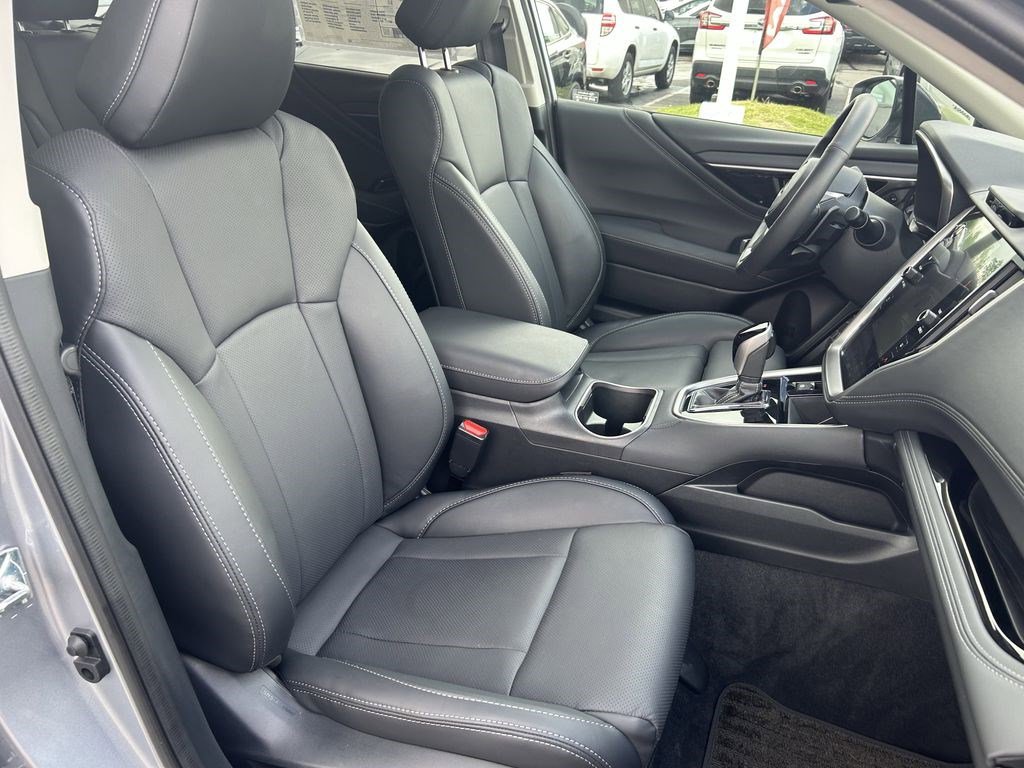 Used 2025 Subaru Outback Limited AWD/4WD image 26