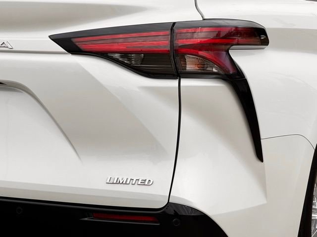 Used 2025 Toyota Sienna Limited image 17