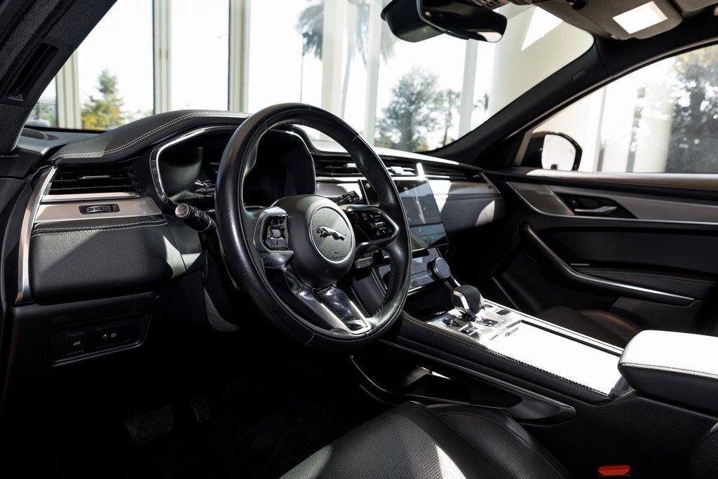 Used 2025 Jaguar F-PACE R-Dynamic S image 25