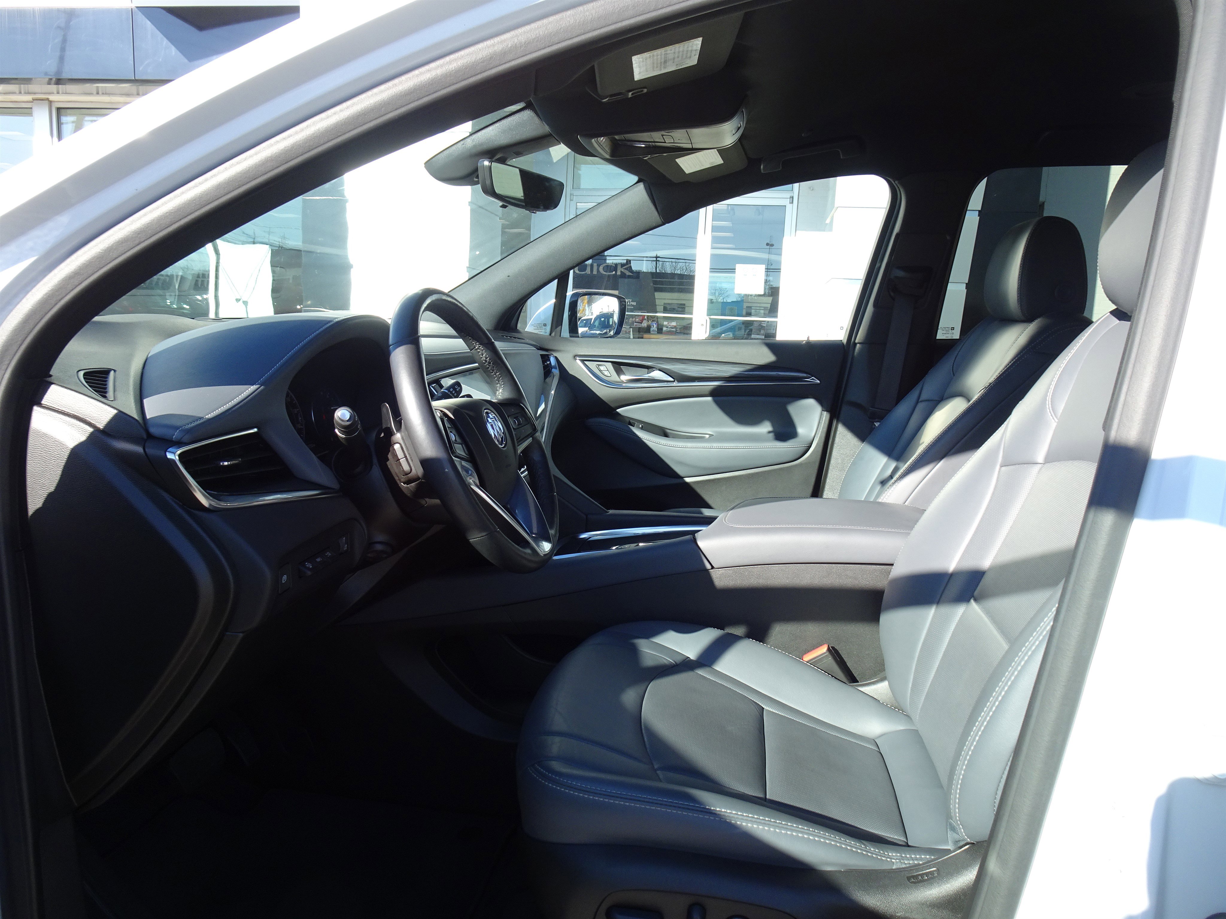 Used 2024 Buick Enclave Premium image 9