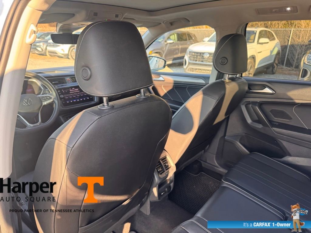 Used 2022 Volkswagen Tiguan SE w/ Panoramic Sunroof Package image 11