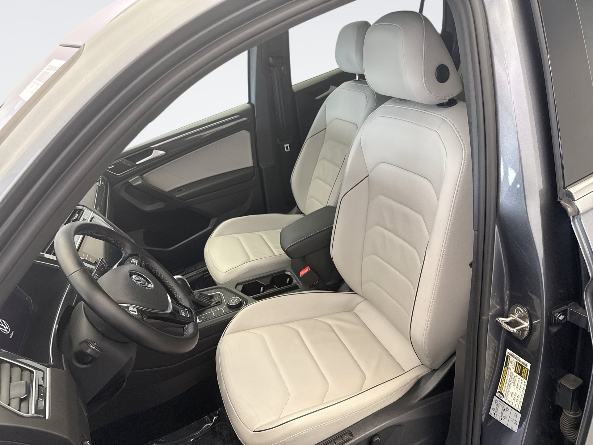 Used 2021 Volkswagen Tiguan SEL Premium R-Line AWD/4WD image 11