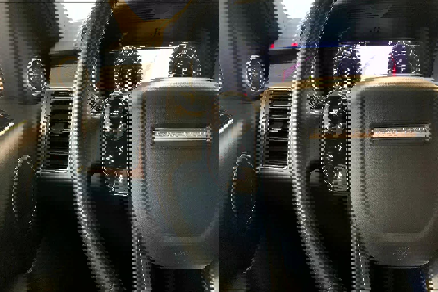 Used 2018 Land Rover Range Rover Sport HSE image 23