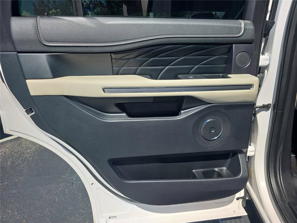 Used 2018 Ford Expedition Platinum RWD image 11