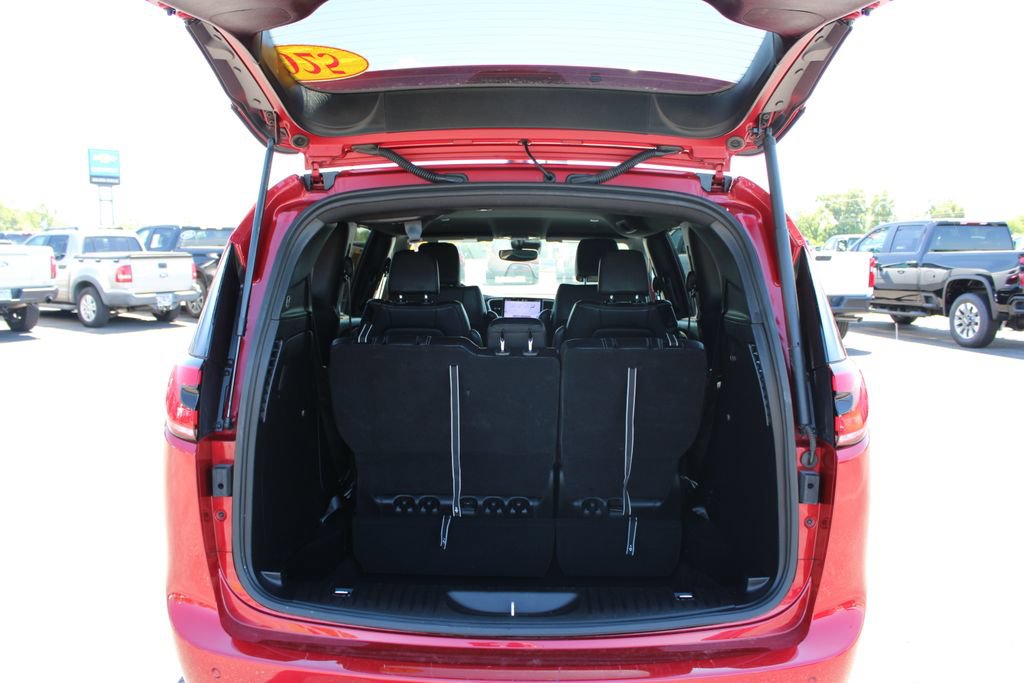 Used 2025 Chrysler Pacifica Select FWD image 14
