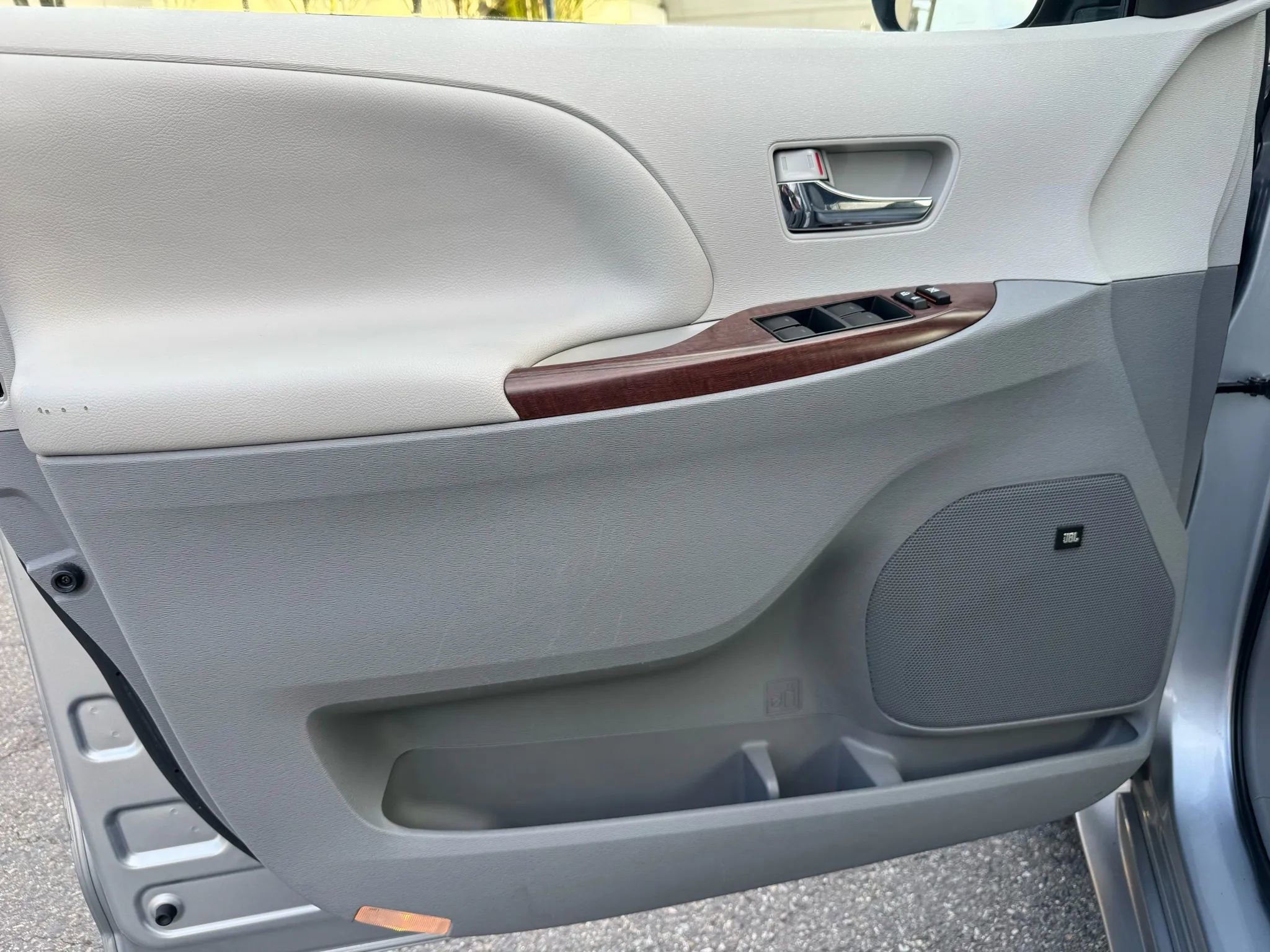 Used 2014 Toyota Sienna XLE w/ XLE Premium Package AWD/4WD image 36