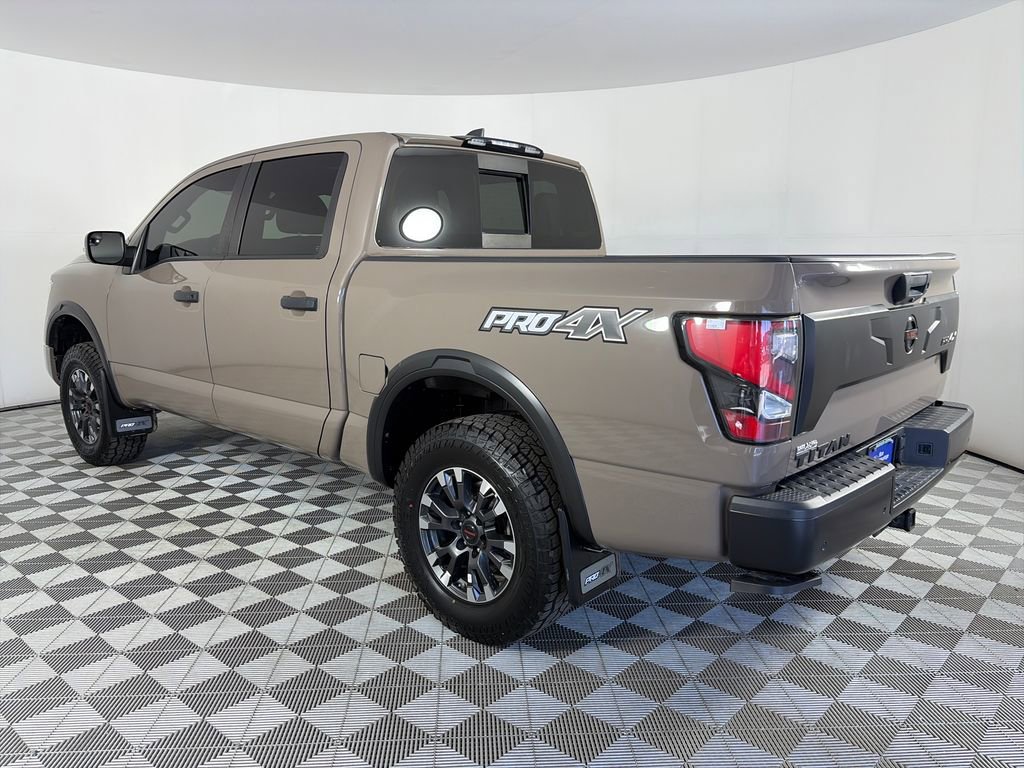 Used 2022 Nissan Titan PRO-4X w/ Pro-4x Convenience Package image 5