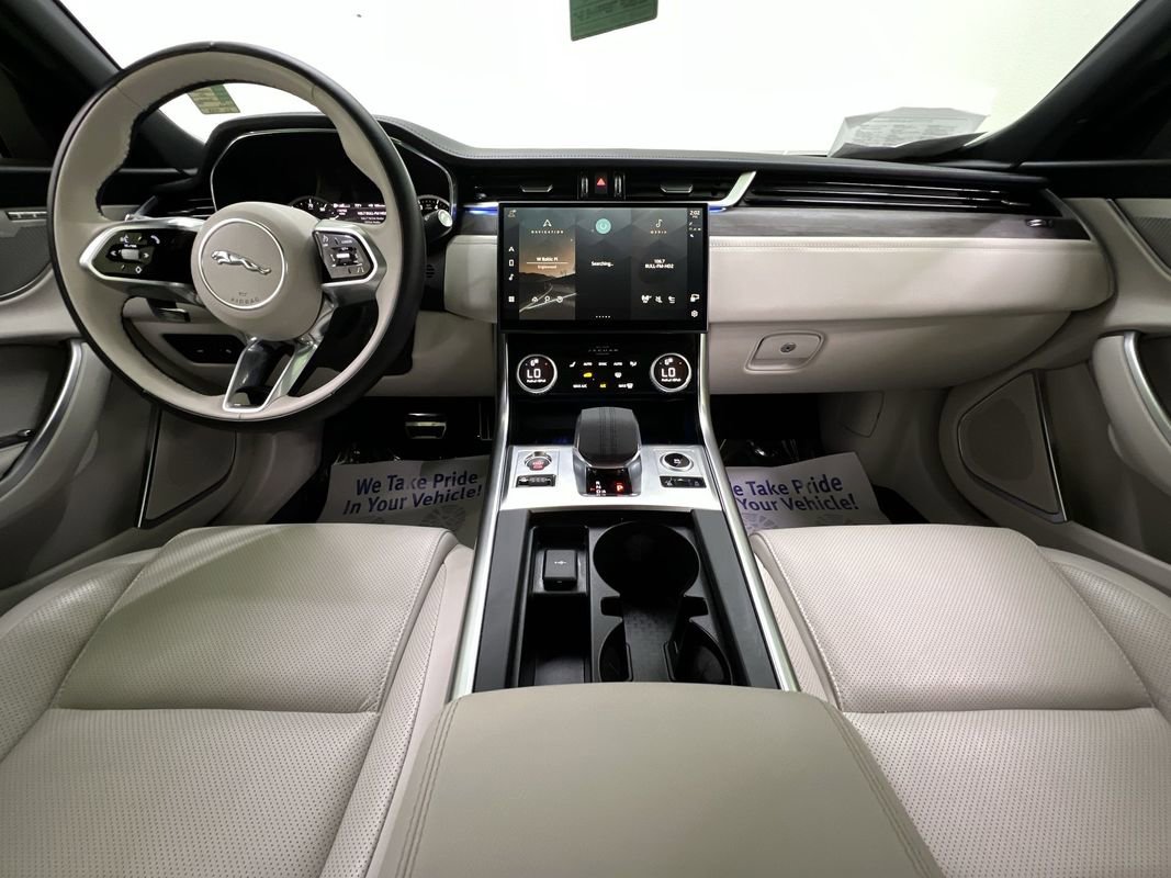 Used 2023 Jaguar XF SE RWD image 17