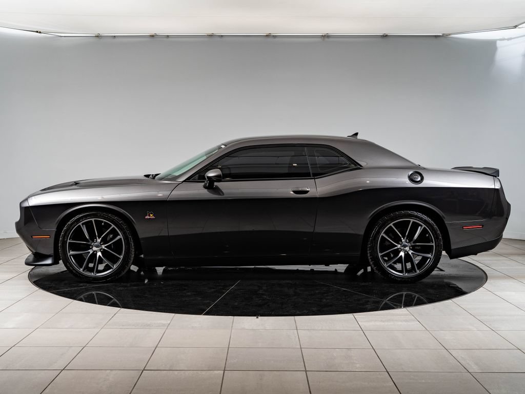 Used 2017 Dodge Challenger R/T Scat Pack w/ Leather Interior Group RWD image 5
