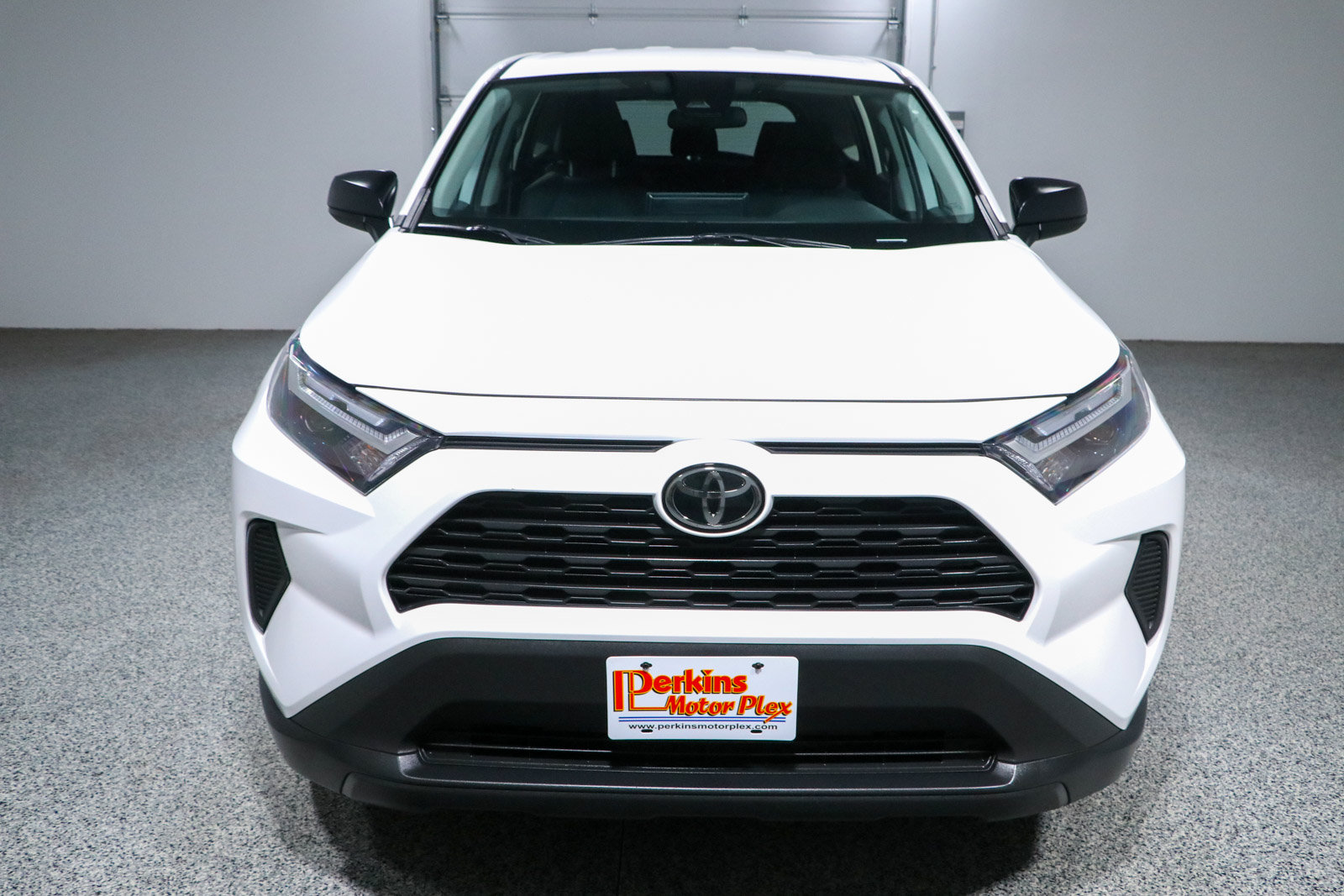 Used 2024 Toyota RAV4 LE FWD image 4